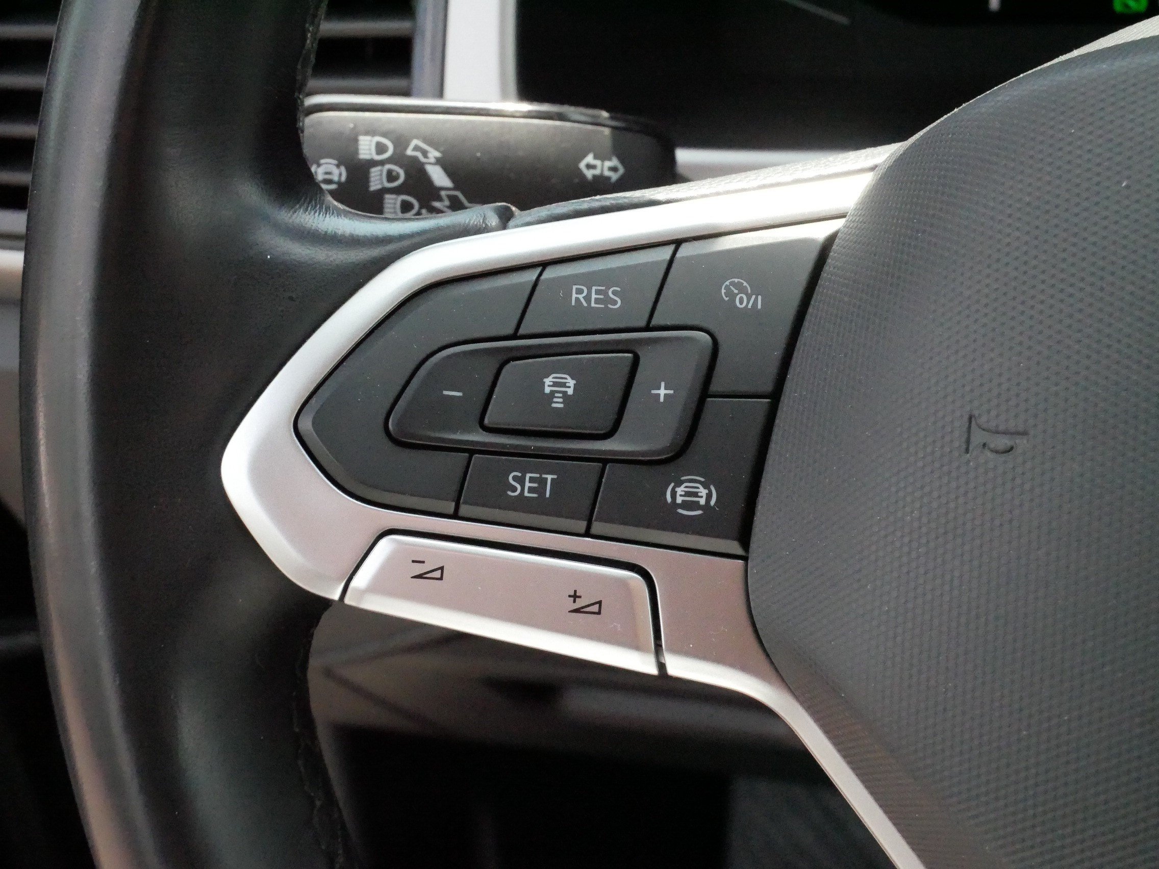 Used 2021 Volkswagen Atlas SEL AWD/4WD image 25