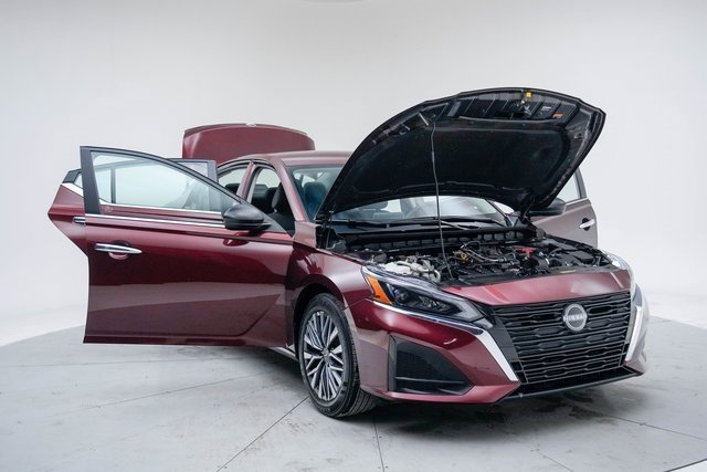 Used 2025 Nissan Altima 2.5 SV image 15