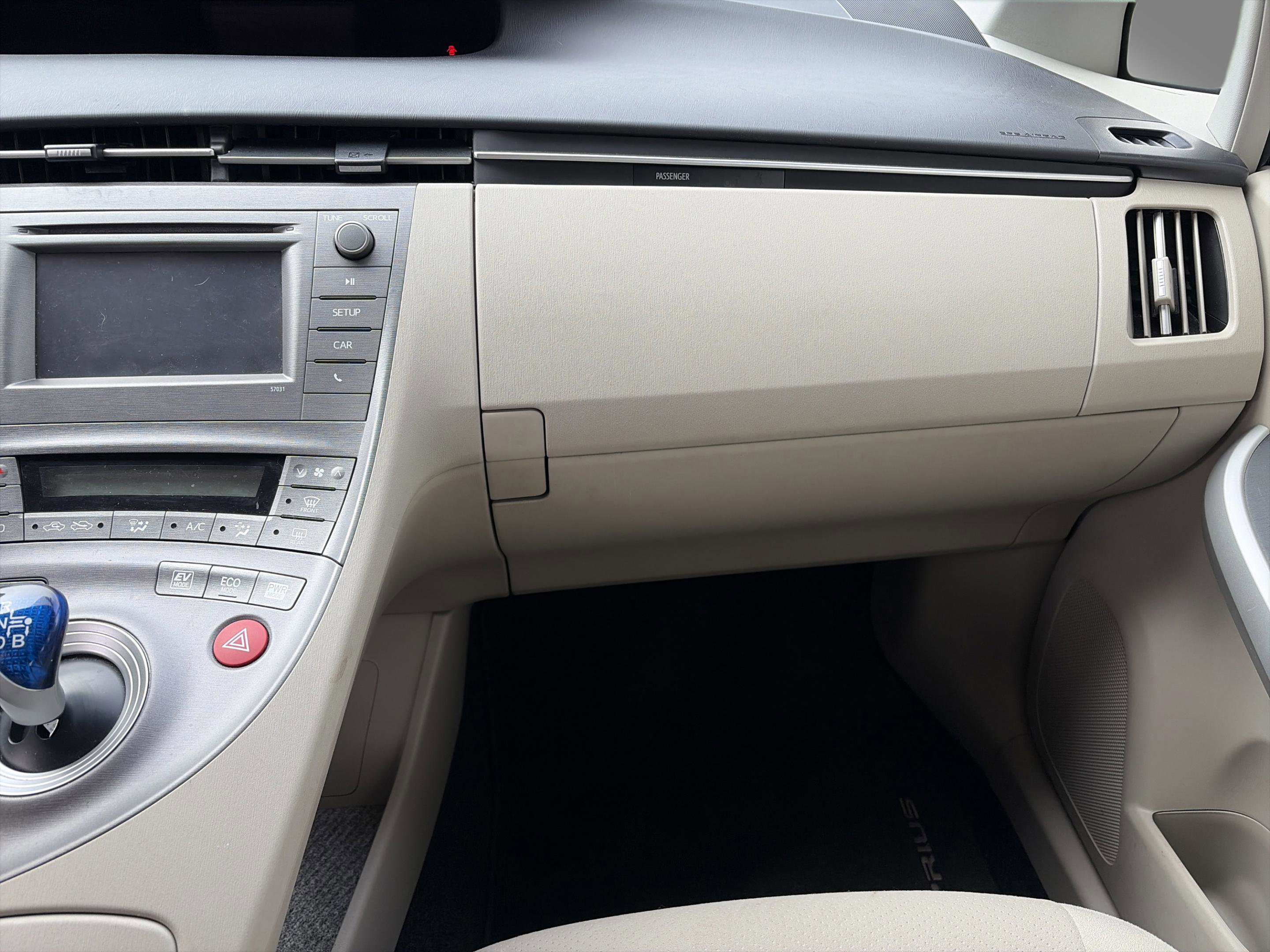 Used 2012 Toyota Prius Two image 9