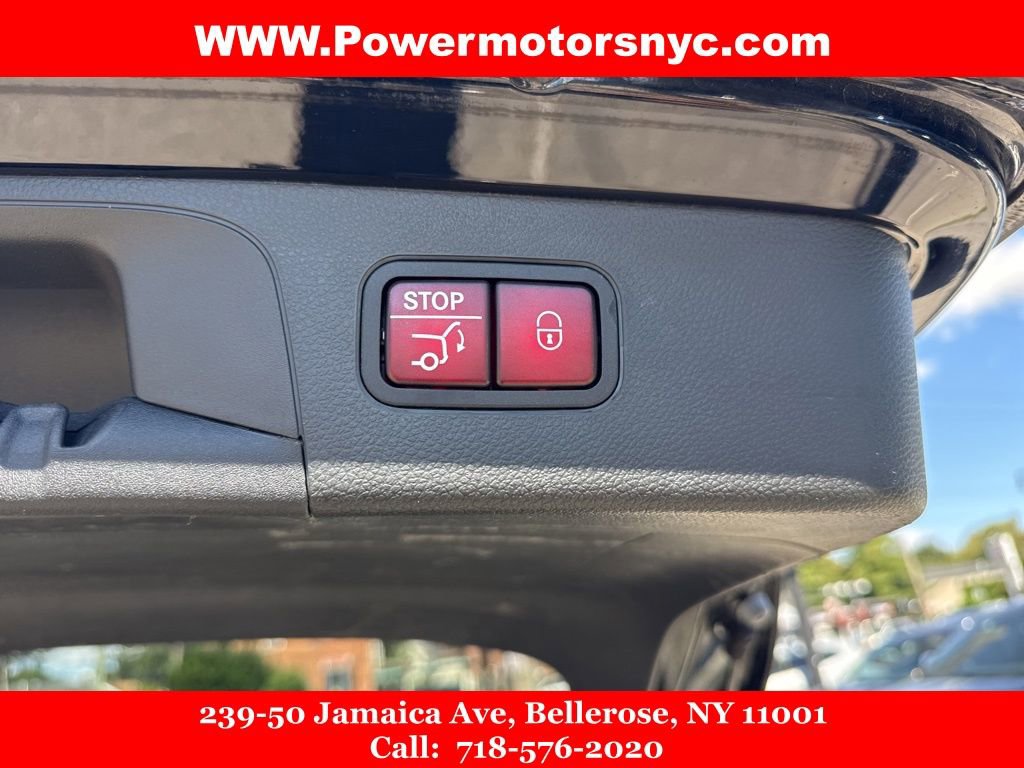 Used 2022 Mercedes-Benz GLC 300 4MATIC w/ AMG Line image 22