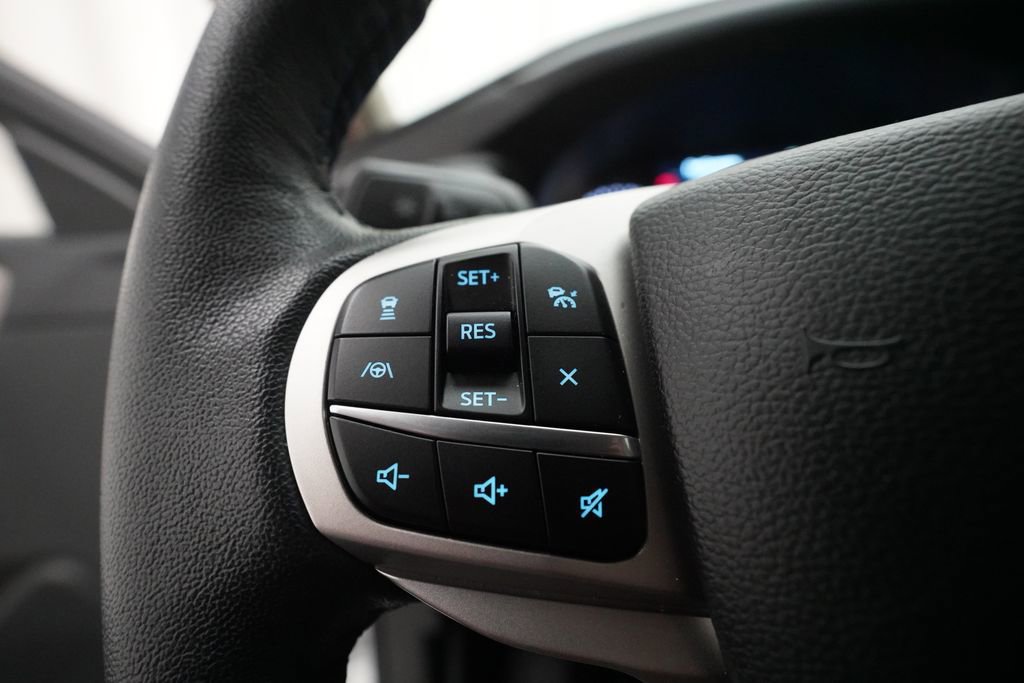 Used 2023 Ford Explorer XLT w/ Equipment Group 202A AWD/4WD image 18