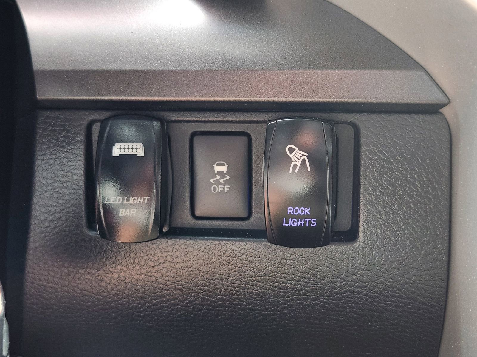 Used 2015 Toyota Tundra SR5 w/ SR5 Upgrade Package image 23