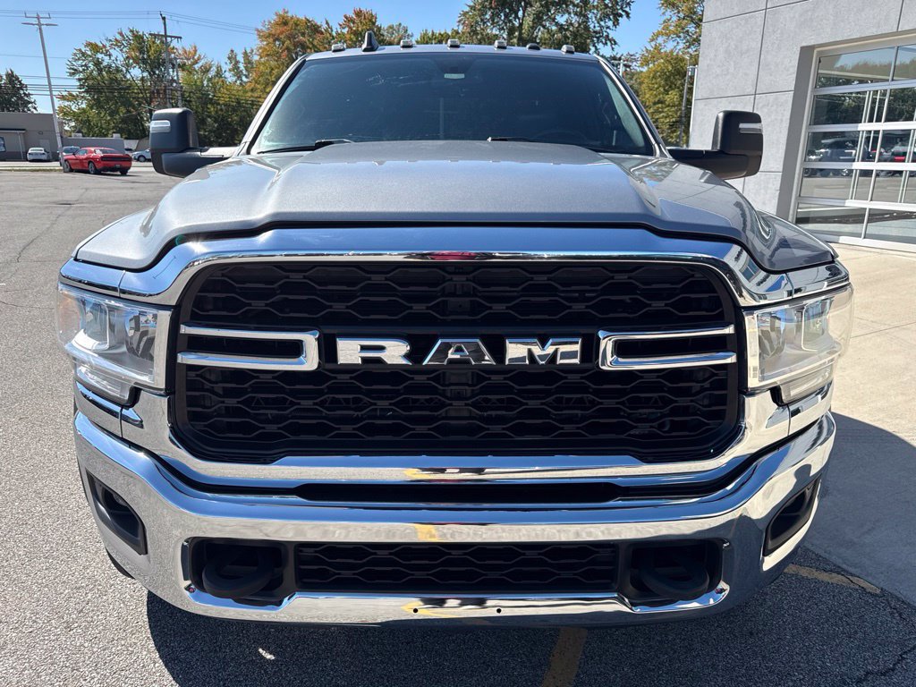 Used 2024 RAM 5500 Tradesman w/ Chrome Appearance Group AWD/4WD image 8