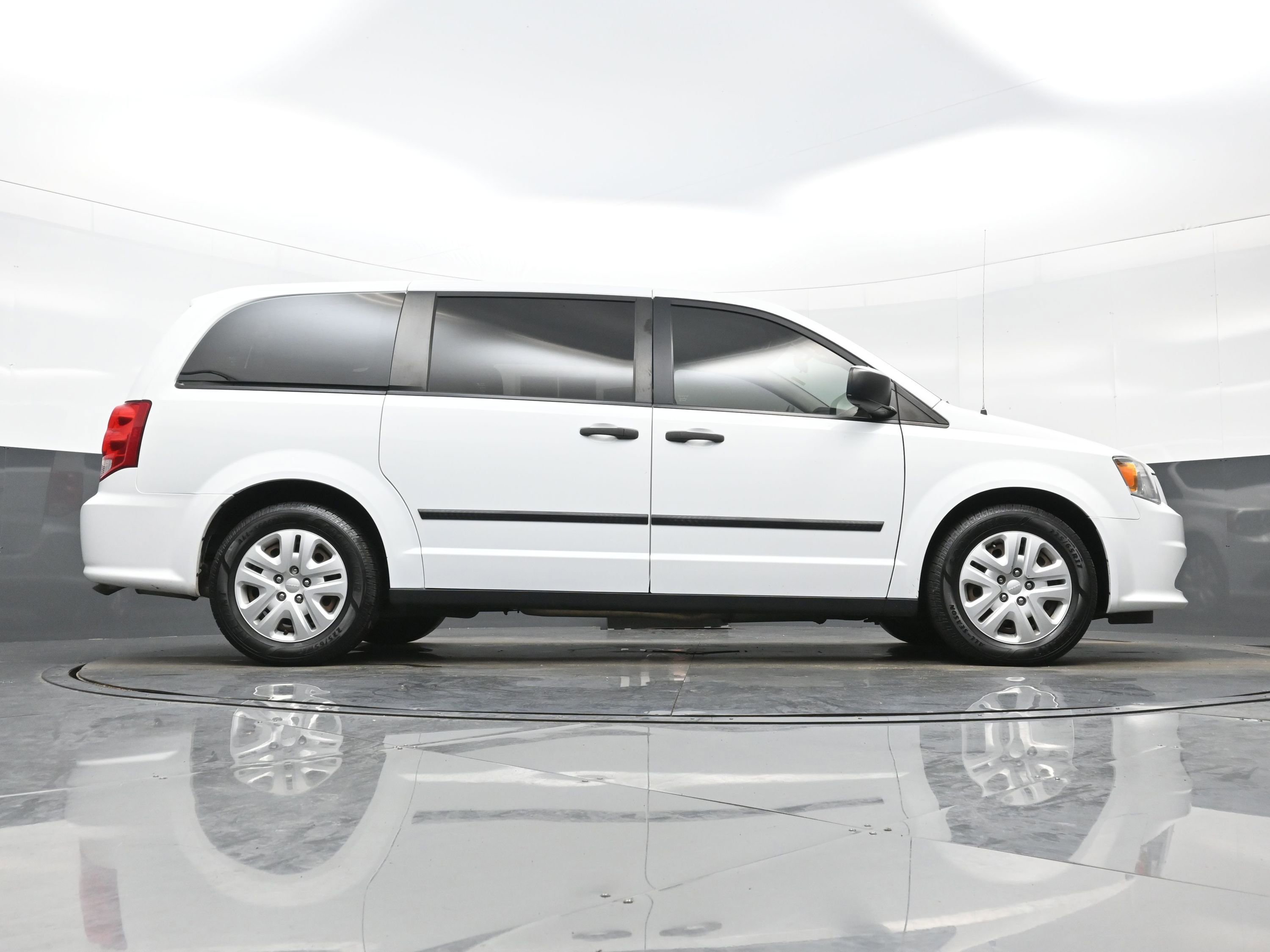 Used 2016 Dodge Grand Caravan American Value Package image 28