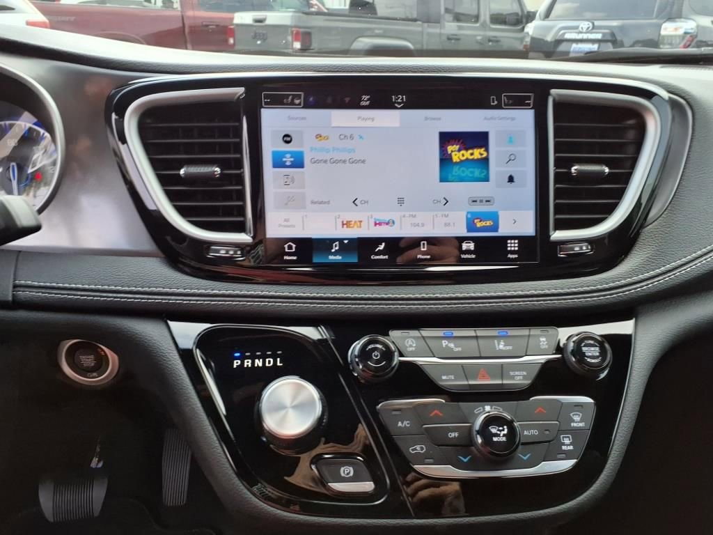 New 2026 Chrysler Pacifica Select image 14