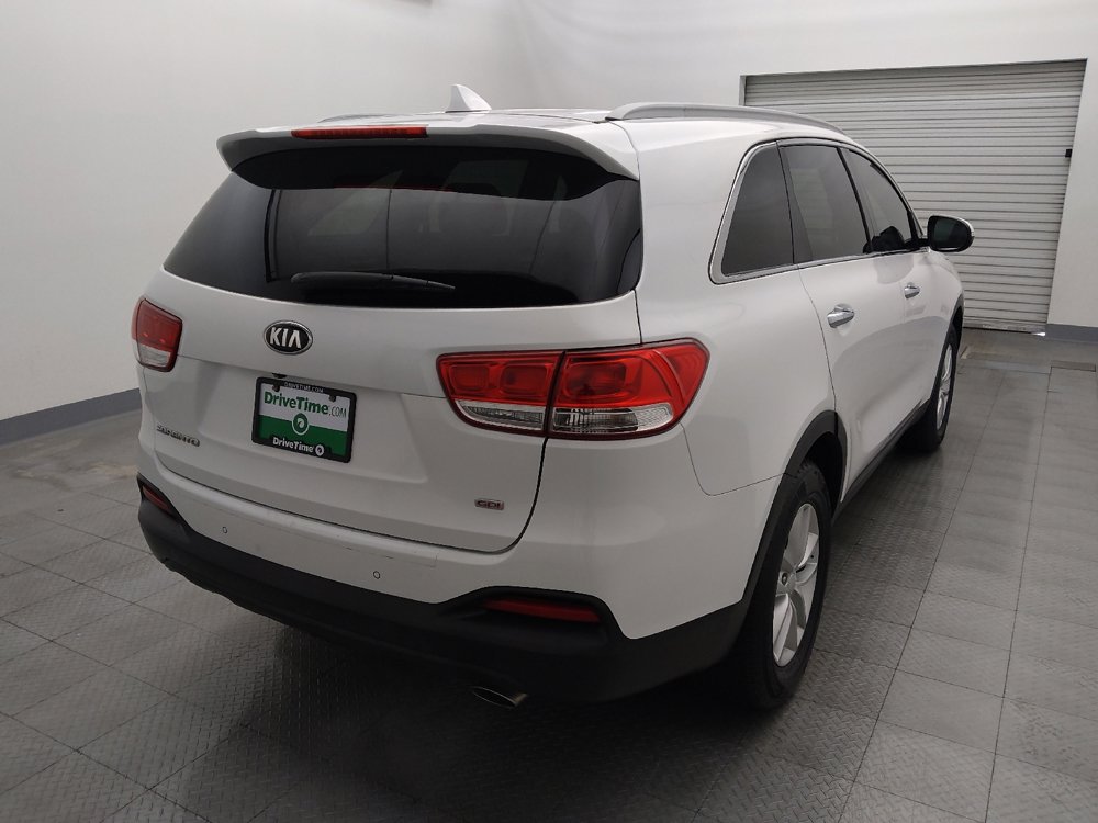 Used 2017 Kia Sorento LX w/ LX Convenience Package image 7