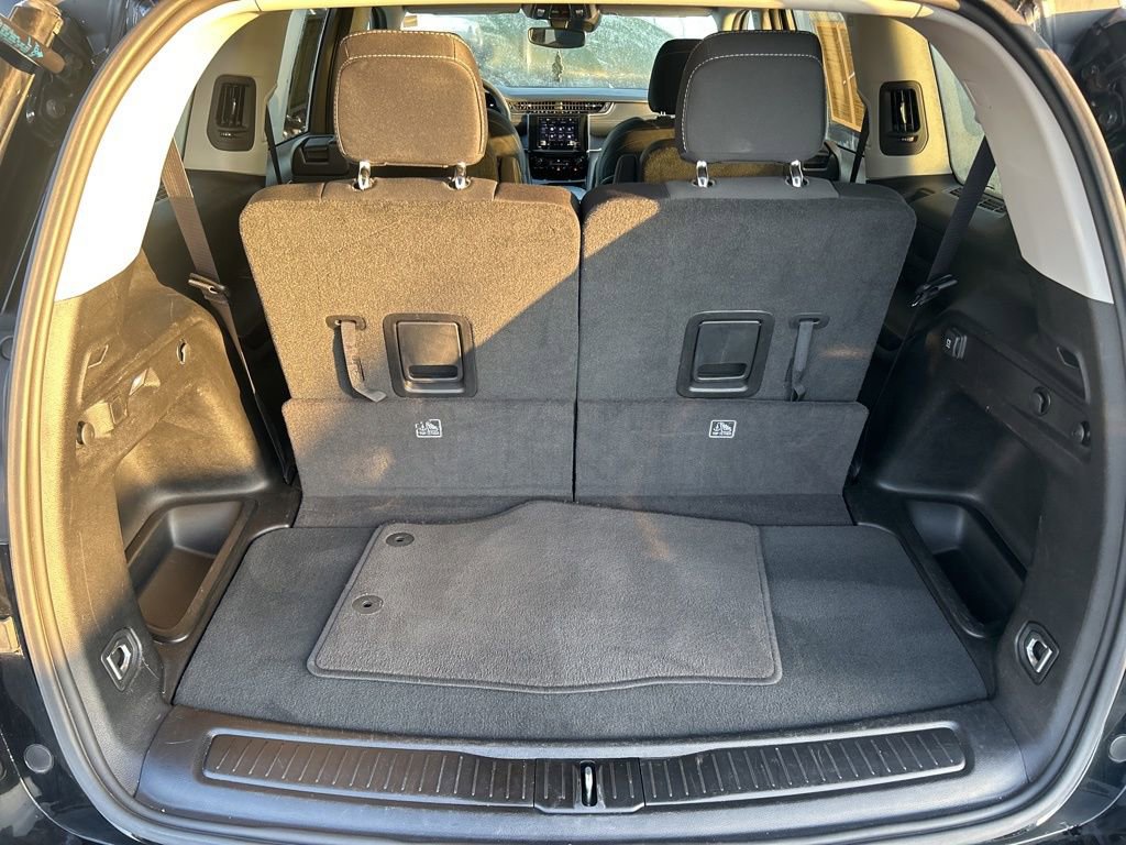 Used 2023 Jeep Grand Cherokee L Laredo image 30