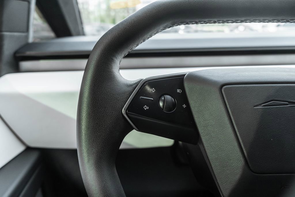 Used 2024 Tesla Cybertruck AWD Crew Cab image 23