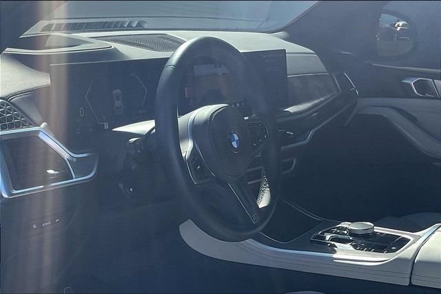 Used 2025 BMW X5 sDrive40i w/ M Sport Package RWD image 13