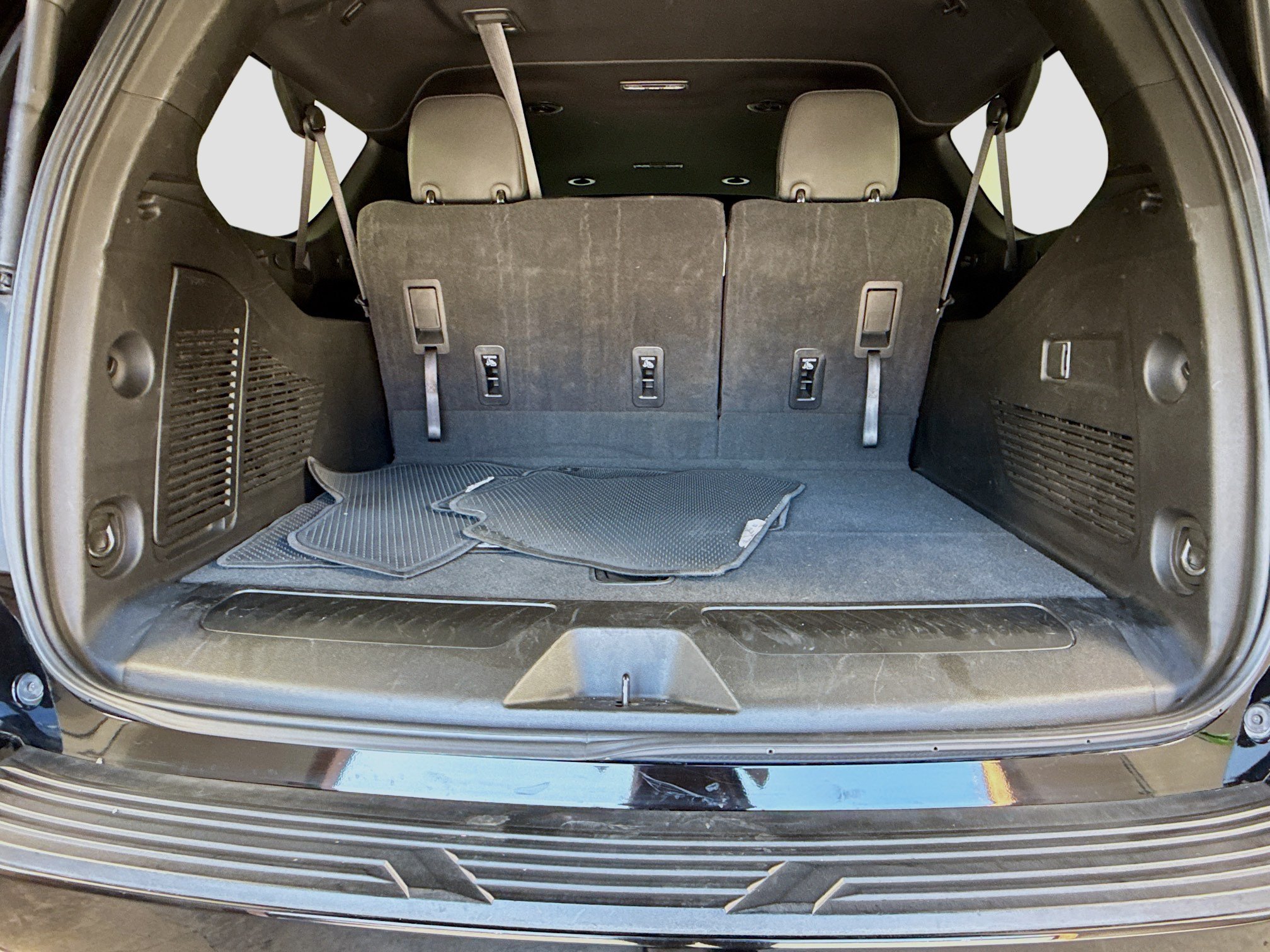 Used 2024 Chevrolet Suburban LT RWD image 28