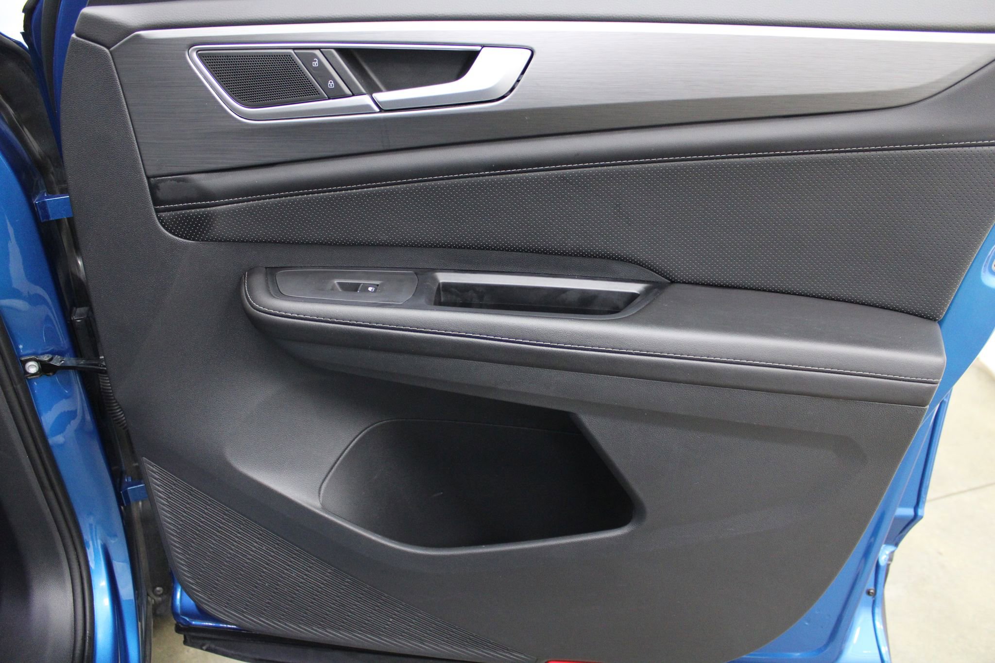 Used 2024 Volkswagen Atlas Cross Sport SE image 27