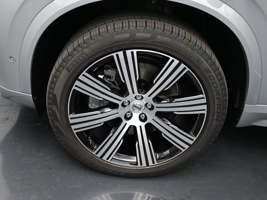 New 2025 Volvo XC90 T8 Plus w/ Protection Package Premier image 9