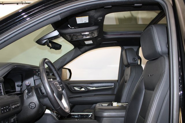 Used 2022 GMC Yukon XL Denali w/ Denali Premium Package image 8
