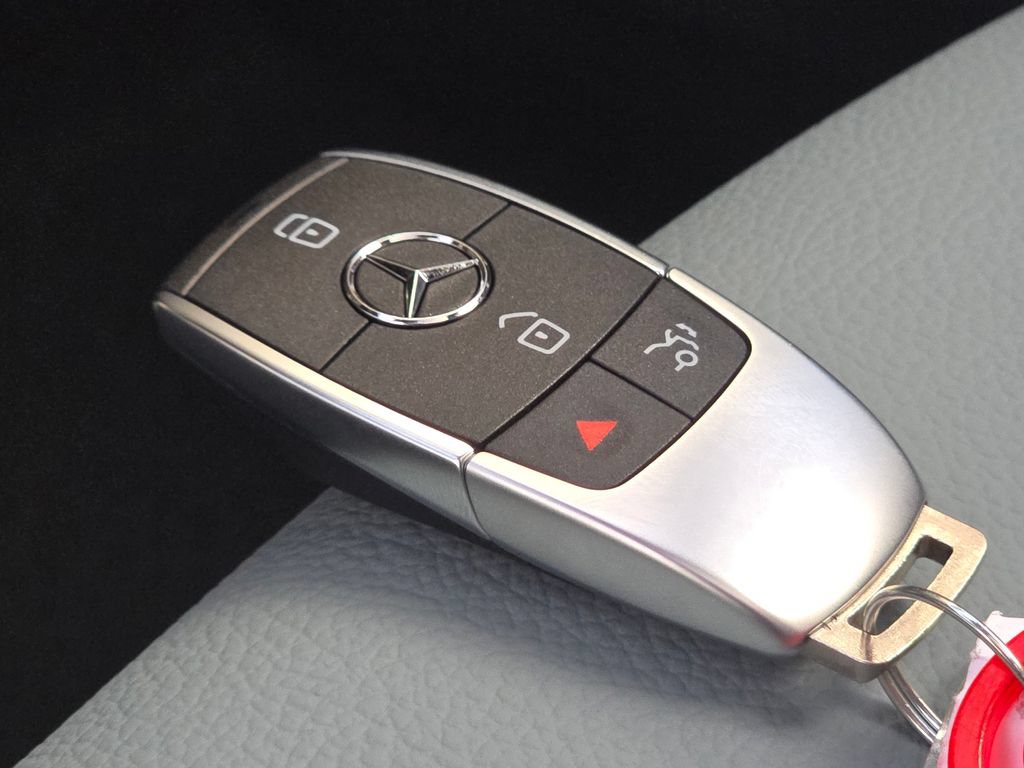 New 2026 Mercedes-Benz GLB 250 4MATIC image 36