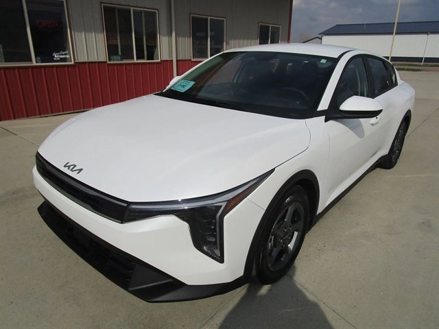 Used 2025 Kia K4 LX FWD image 3