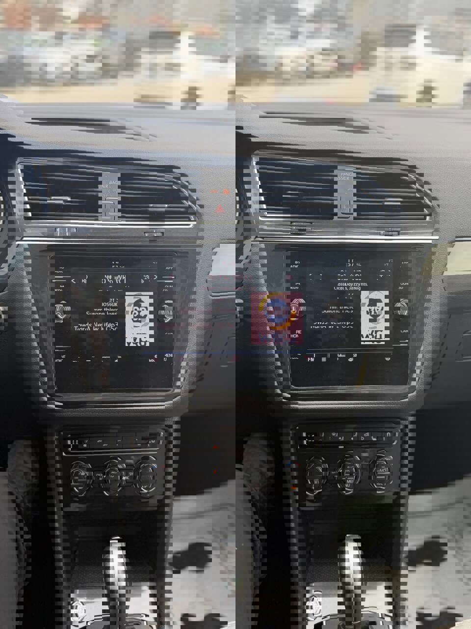 Used 2018 Volkswagen Tiguan SE w/ Panoramic Sunroof Package FWD image 16