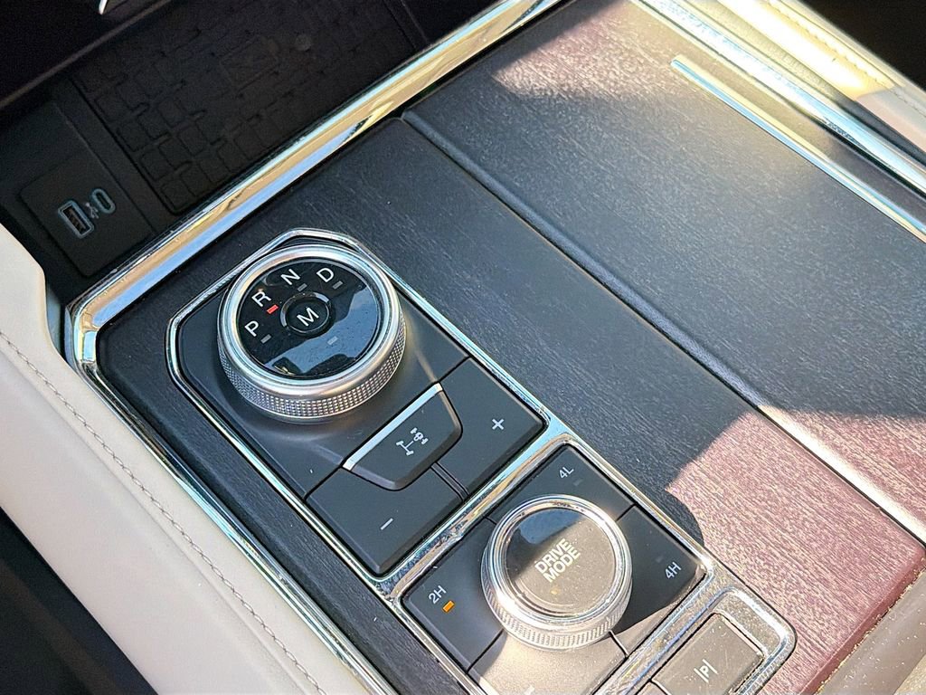 Used 2024 Ford Expedition Max Platinum image 16