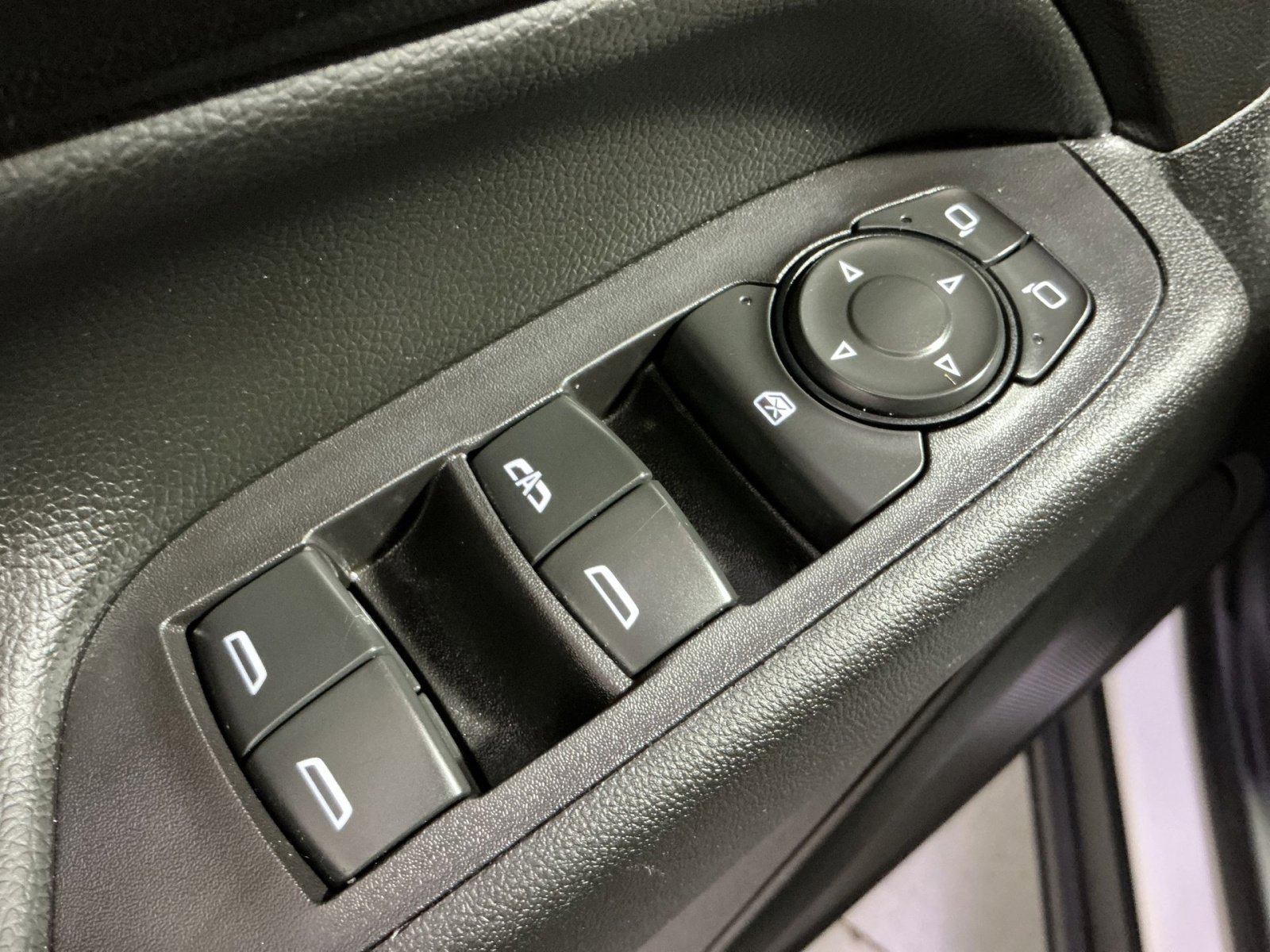 Used 2020 Chevrolet Equinox LT image 23