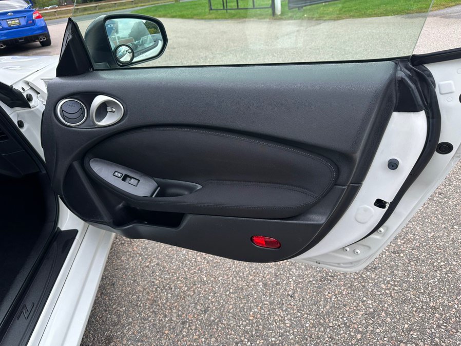 Used 2013 Nissan 370Z Coupe w/ Sport Pkg RWD image 10