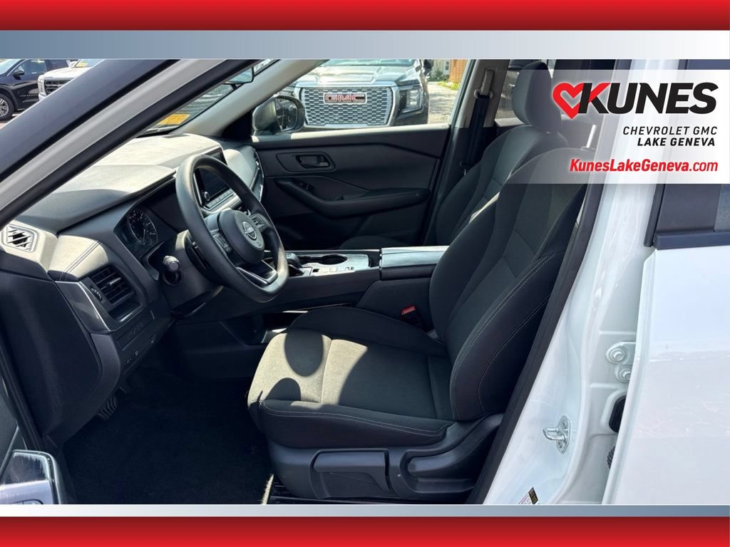 Used 2024 Nissan Rogue S FWD image 13