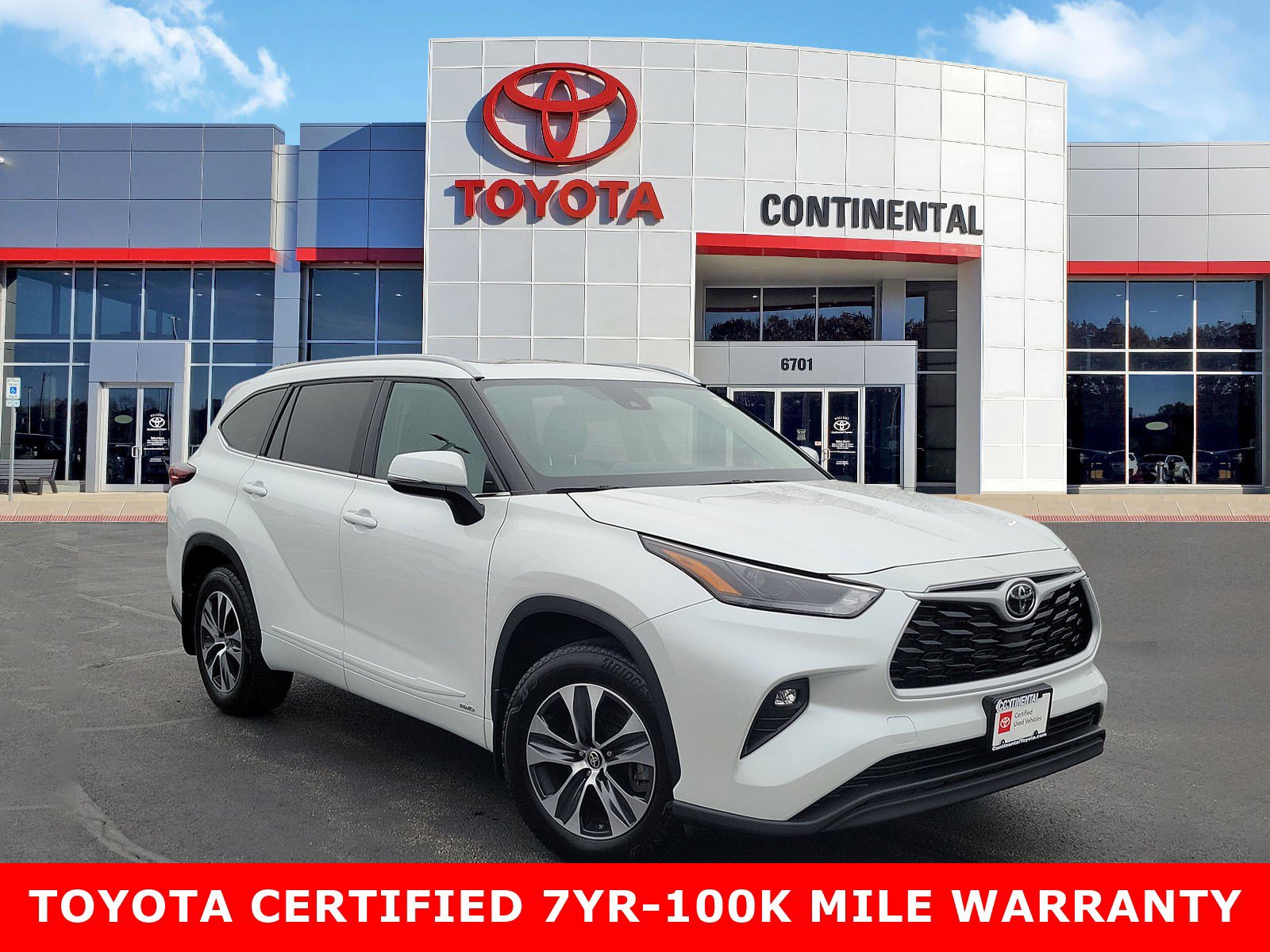 Certified 2025 Toyota Highlander XLE image 1