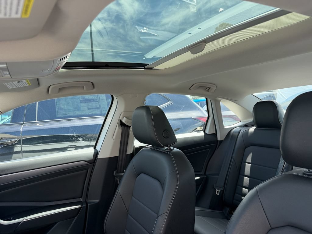 Used 2024 Volkswagen Jetta SE FWD image 23