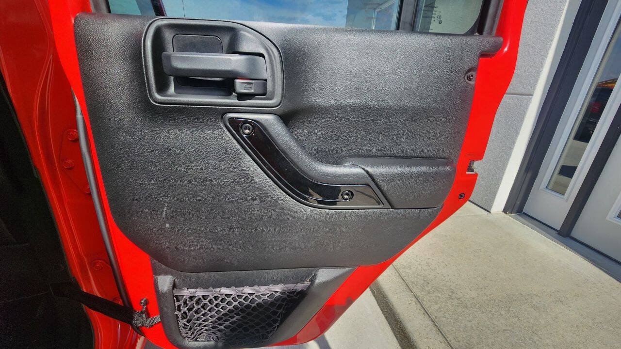 Used 2017 Jeep Wrangler Unlimited Sahara AWD/4WD image 20