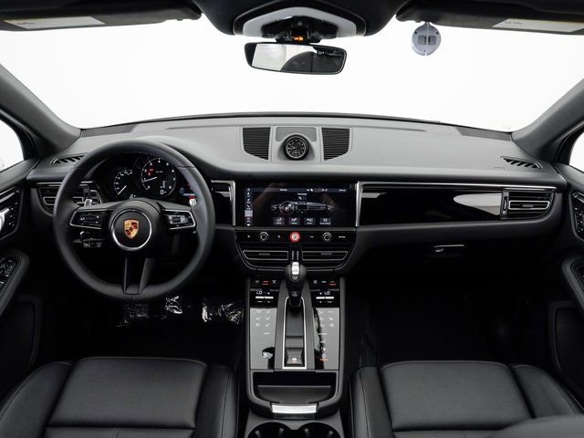 Certified 2025 Porsche Macan image 22