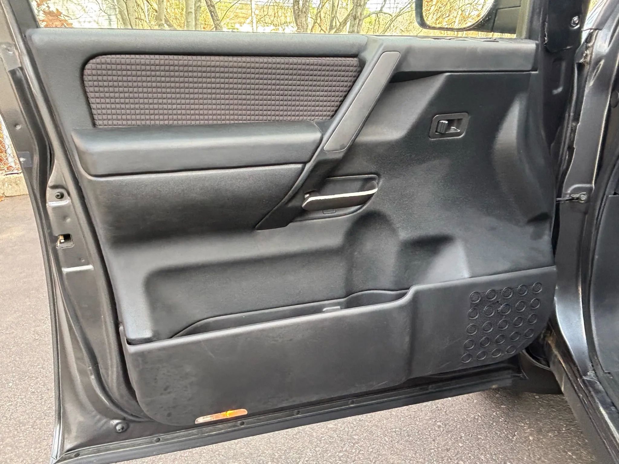 Used 2011 Nissan Titan SV w/ SV Value Truck Pkg image 13