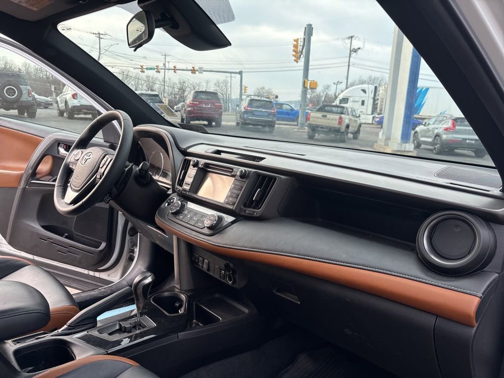 Used 2017 Toyota RAV4 SE w/ Power Special Value Package image 31