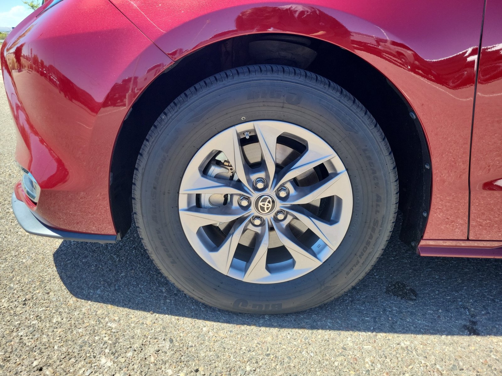 Used 2023 Toyota Sienna XLE FWD image 32