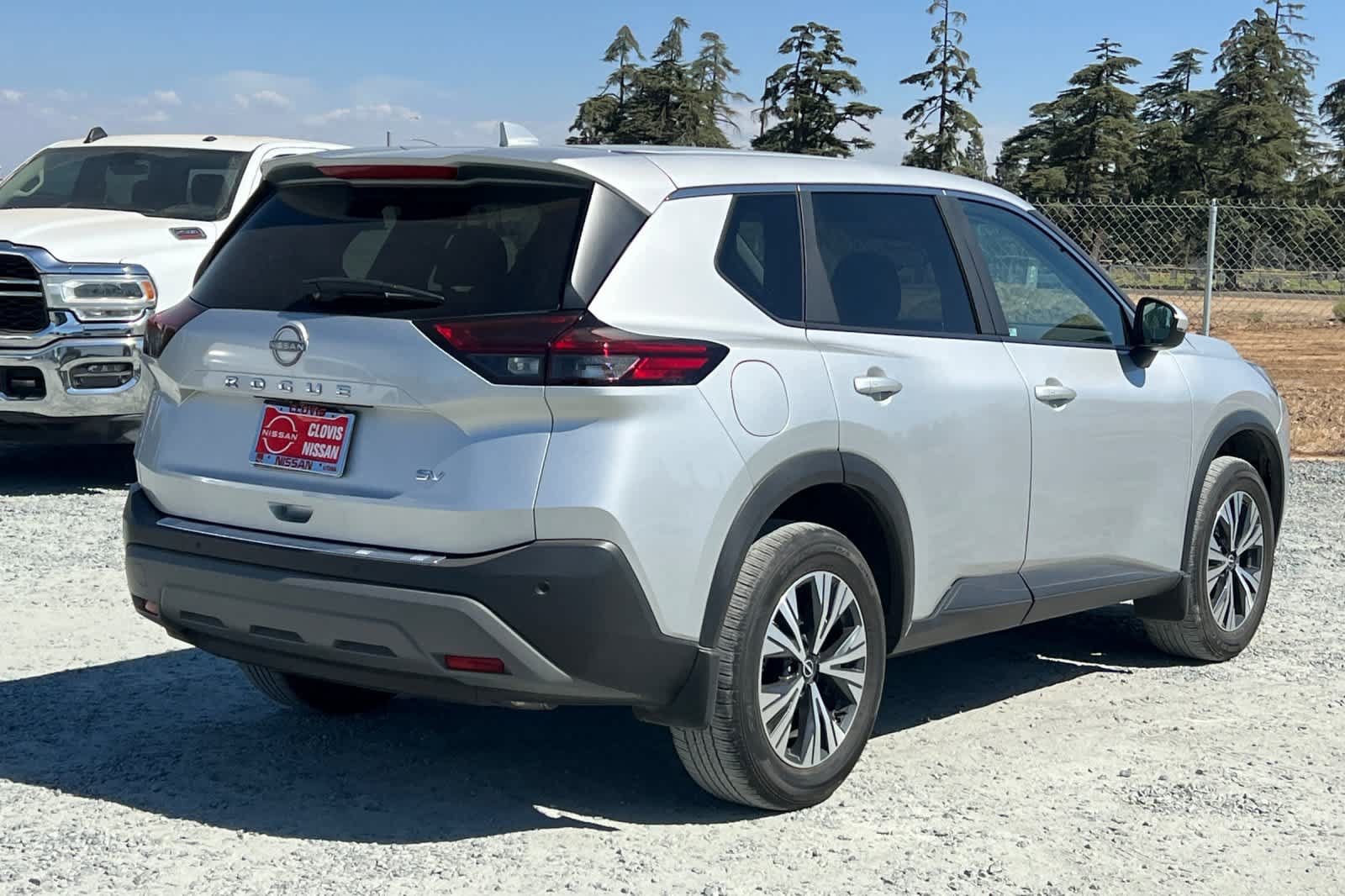 Used 2023 Nissan Rogue SV FWD image 3
