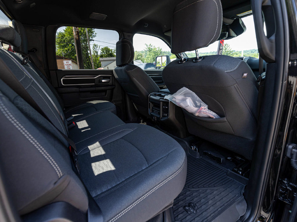 New 2026 RAM 2500 Big Horn AWD/4WD image 31