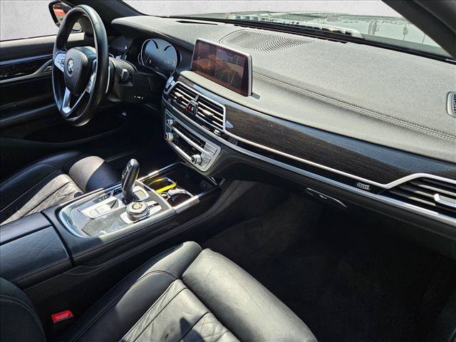 Used 2019 BMW 750i w/ M Sport Package RWD image 22