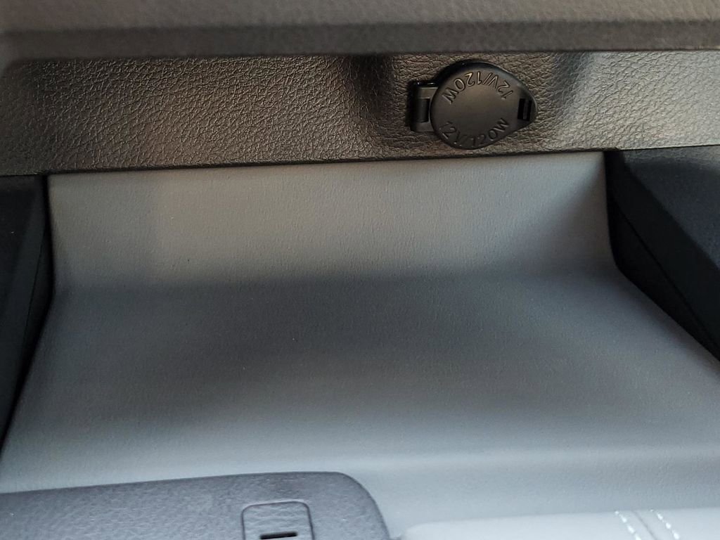 Used 2021 Toyota Avalon Limited image 26