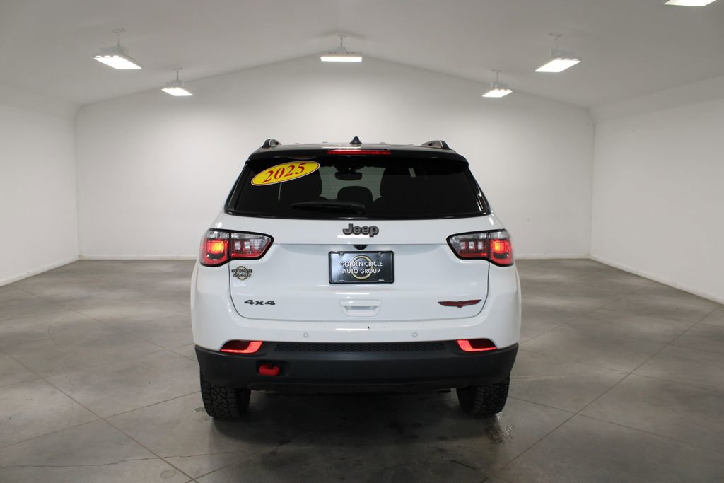 Used 2025 Jeep Compass Trailhawk image 8