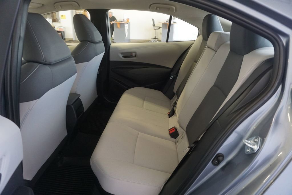 Used 2022 Toyota Corolla LE FWD image 17