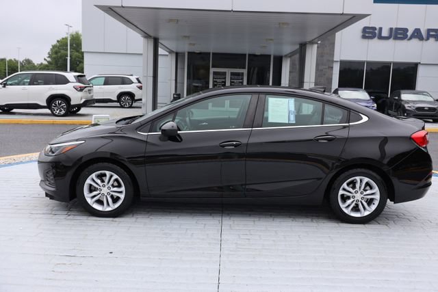 Used 2019 Chevrolet Cruze LT w/ Sun And Sound Package FWD image 2