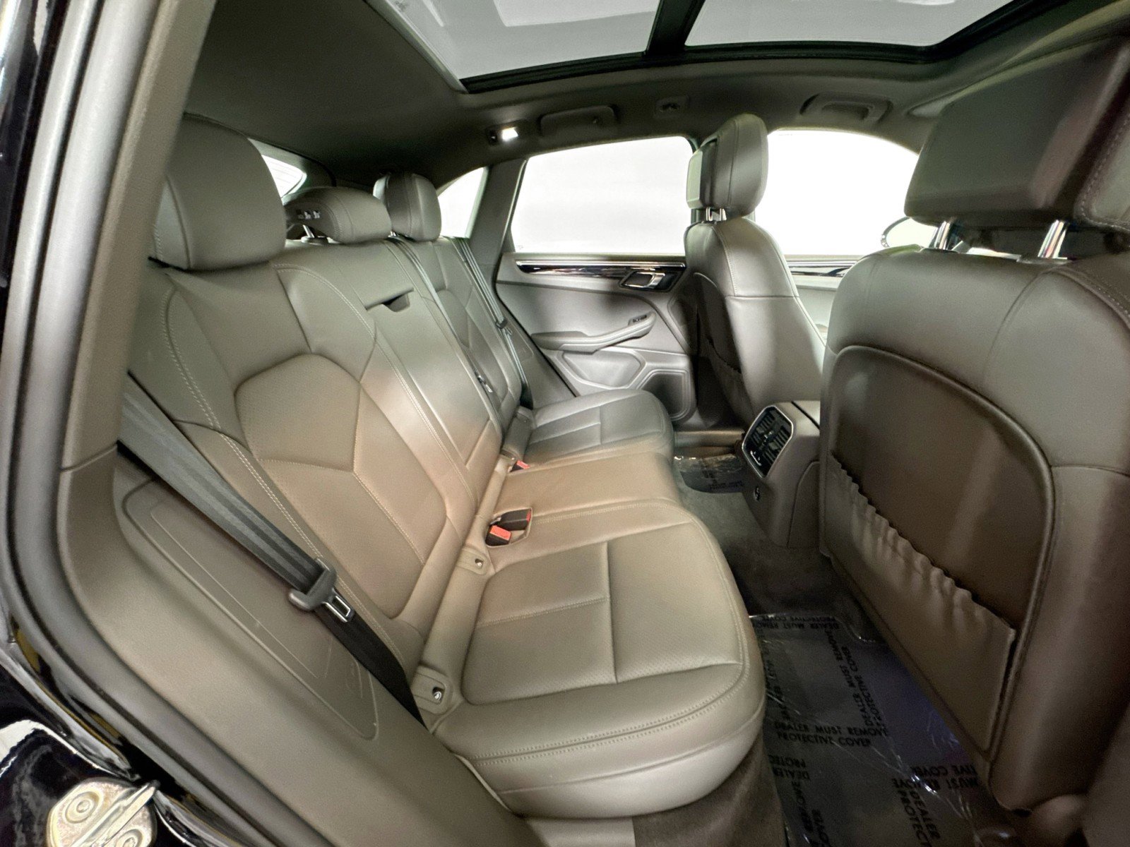 Used 2025 Porsche Macan AWD/4WD image 23