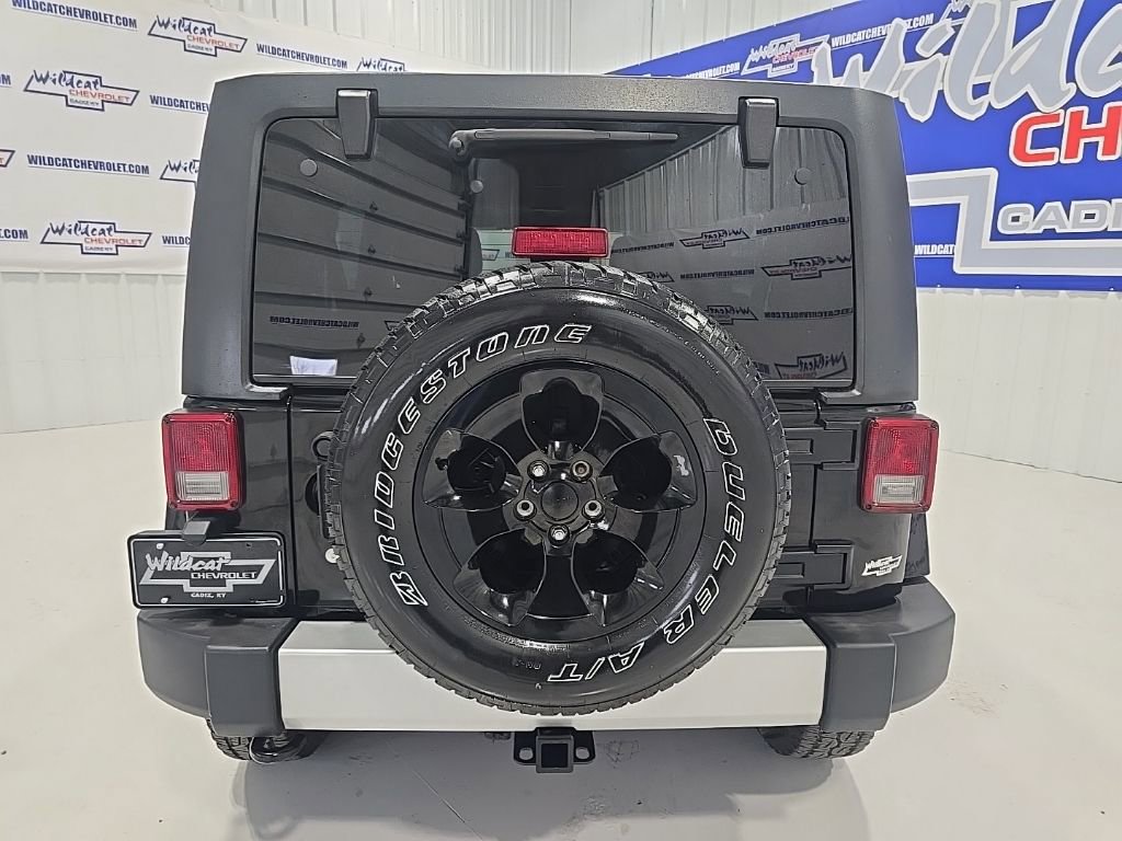 Used 2012 Jeep Wrangler Unlimited Sahara w/ Dual Top Group image 7