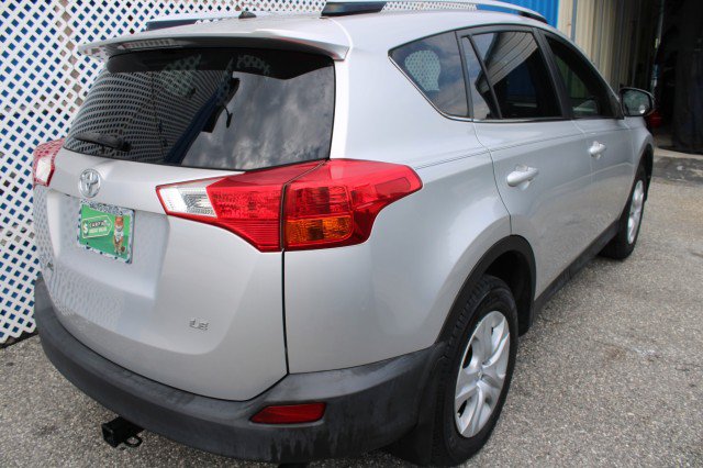 Used 2015 Toyota RAV4 LE FWD image 4
