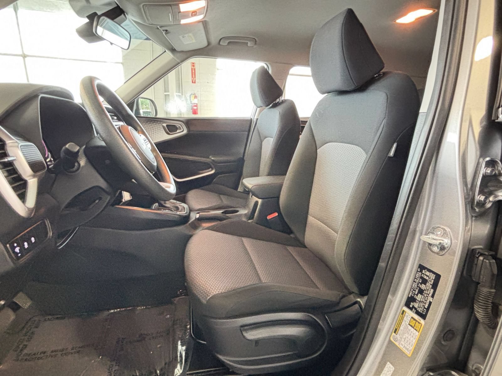 Used 2025 Kia Soul LX w/ LX Technology Package FWD image 24
