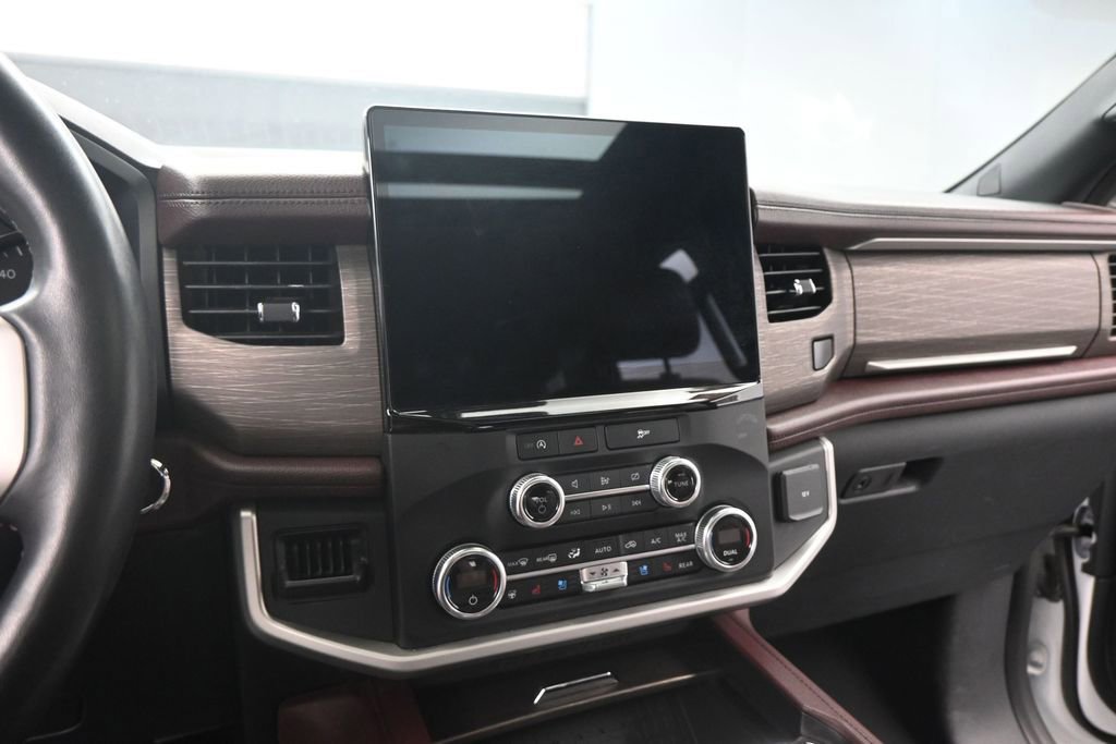 Used 2024 Ford Expedition Limited AWD/4WD image 14