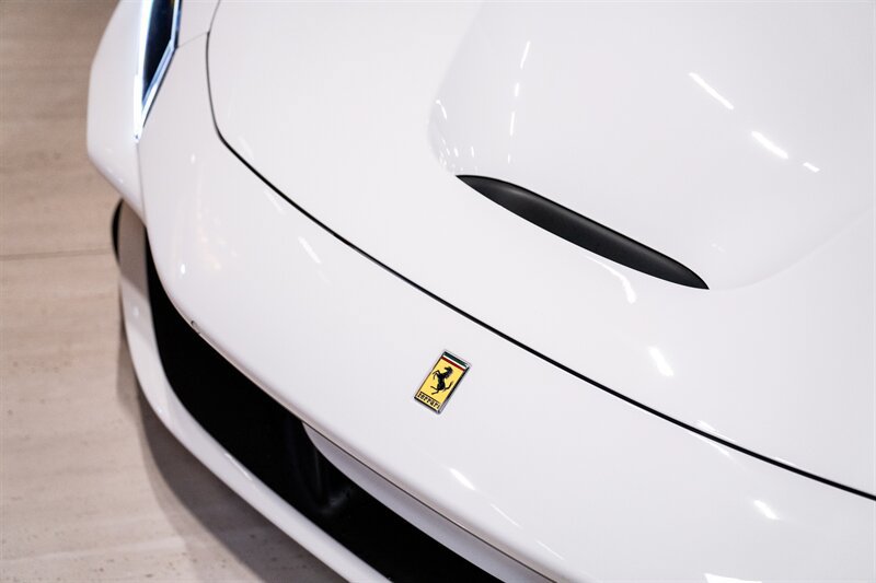 Used 2021 Ferrari F8 Tributo RWD image 10
