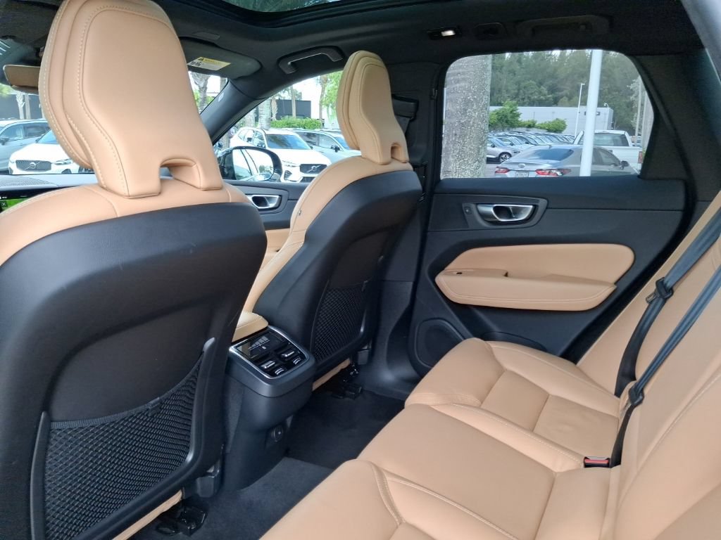 Used 2024 Volvo XC60 B5 Ultimate AWD/4WD image 7