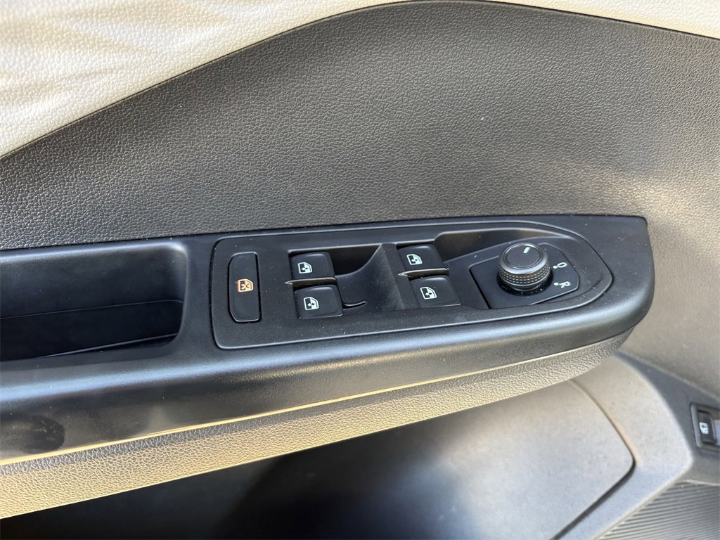 Used 2022 Volkswagen Taos S image 11