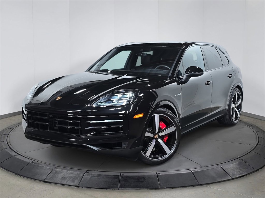 Certified 2025 Porsche Cayenne S image 1