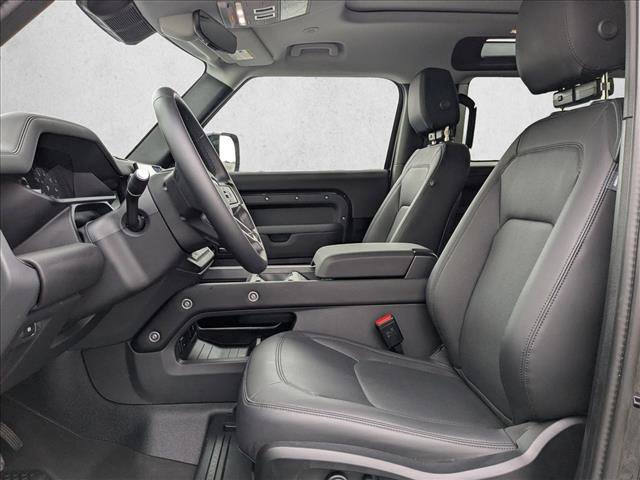 New 2025 Land Rover Defender 90 X-Dynamic SE image 4
