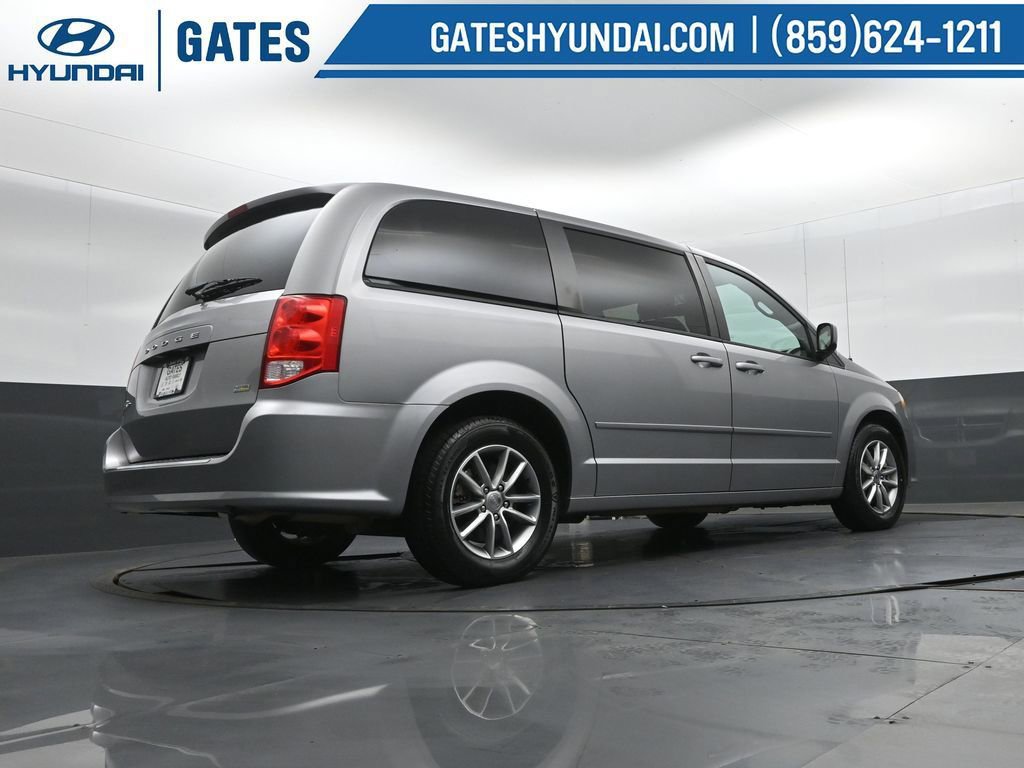 Used 2016 Dodge Grand Caravan SE FWD image 32