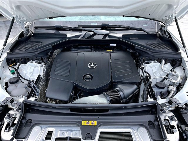 Used 2025 Mercedes-Benz GLC 350e 4MATIC image 11